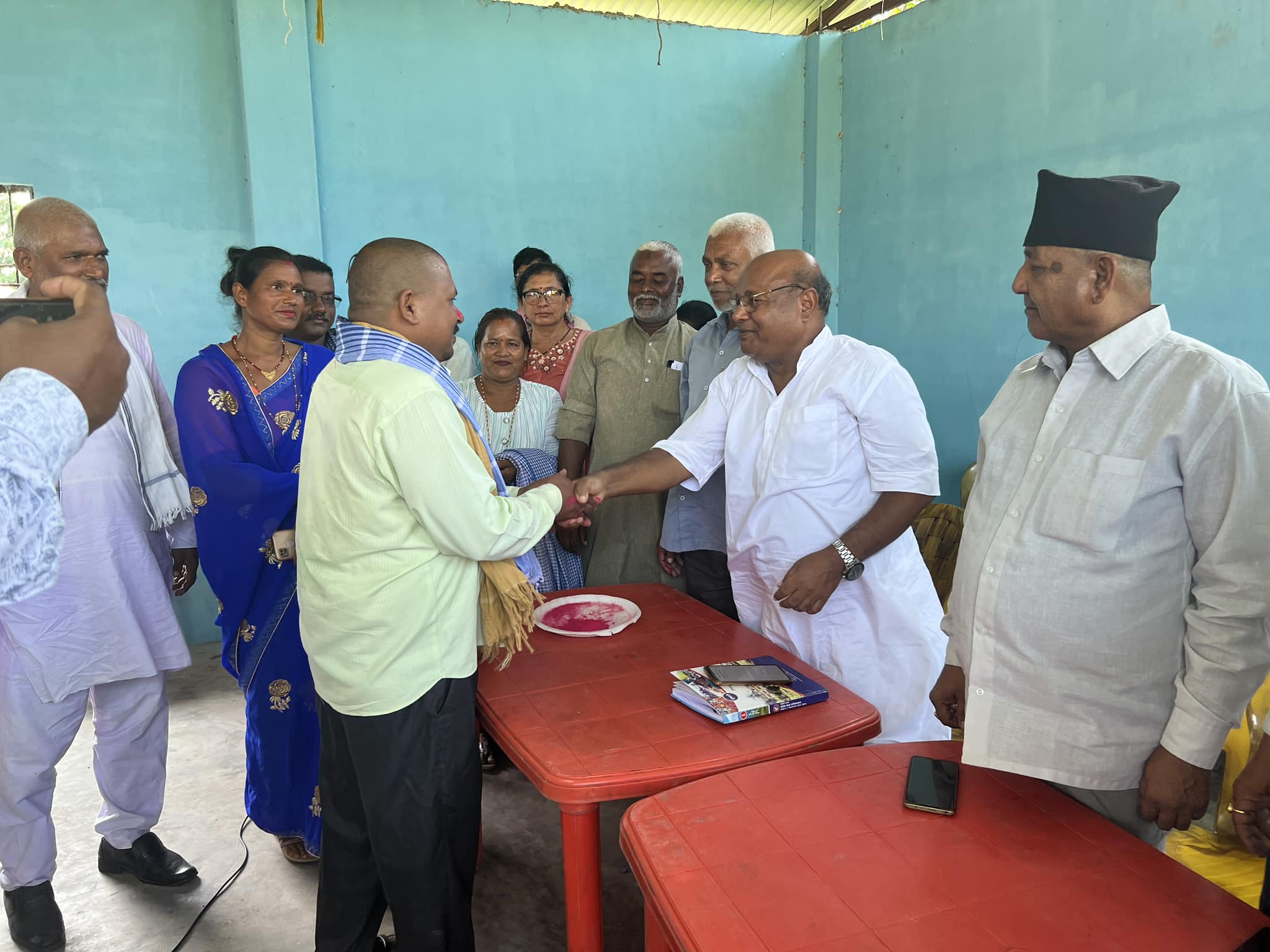 एमालेको घरदैलौ सुरु, विभिन्न पार्टी त्यागेर एमालेमा प्रवेश