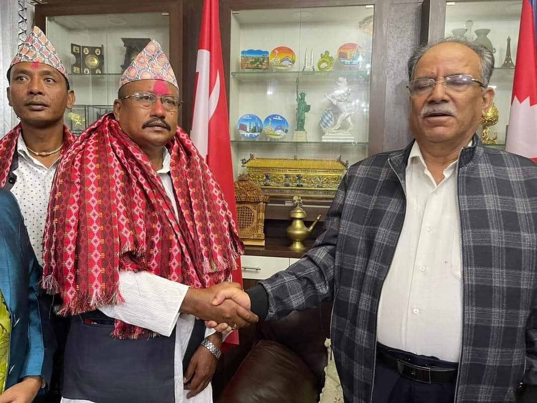 एमालेको पूर्व अध्यक्ष माओवादीमा प्रवेश