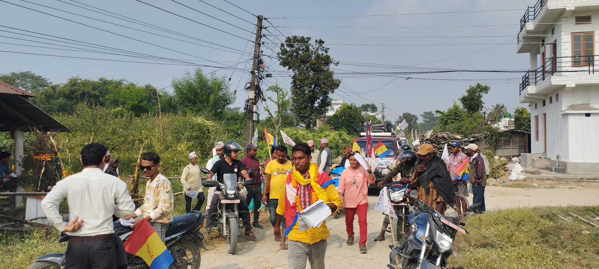 यादवको घरदैलोमा मतदाताको साथ