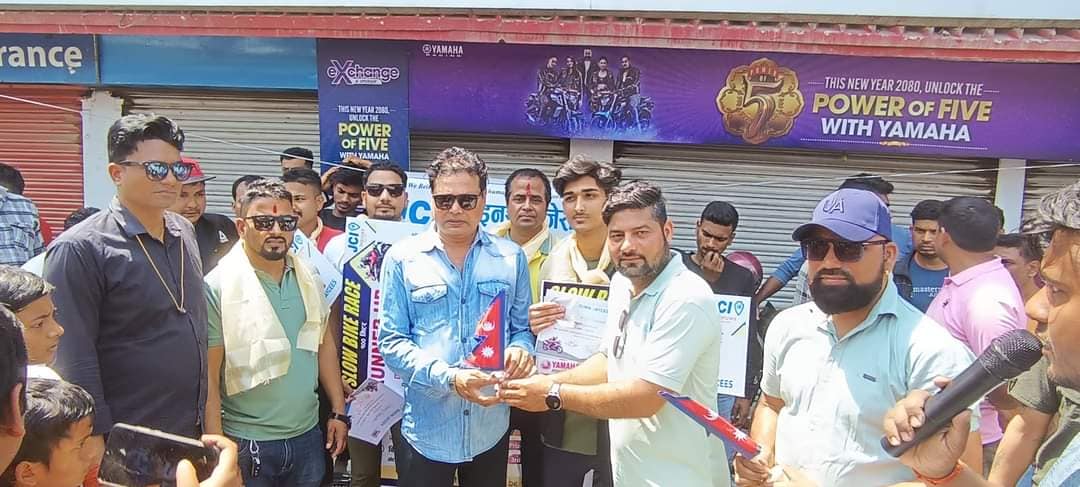 स्लो मोटरसाईकल रेसमा आलम प्रथम