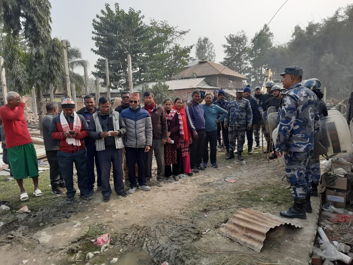 वडा कार्यालयको पहलमा मधेलीको २८ घर टहरा भत्काईयो