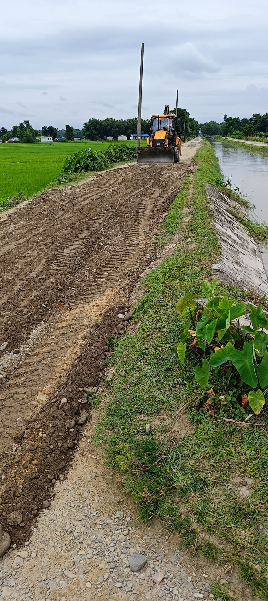 बाढी र बर्षाले क्षतीग्रष्त बाटो मर्मत