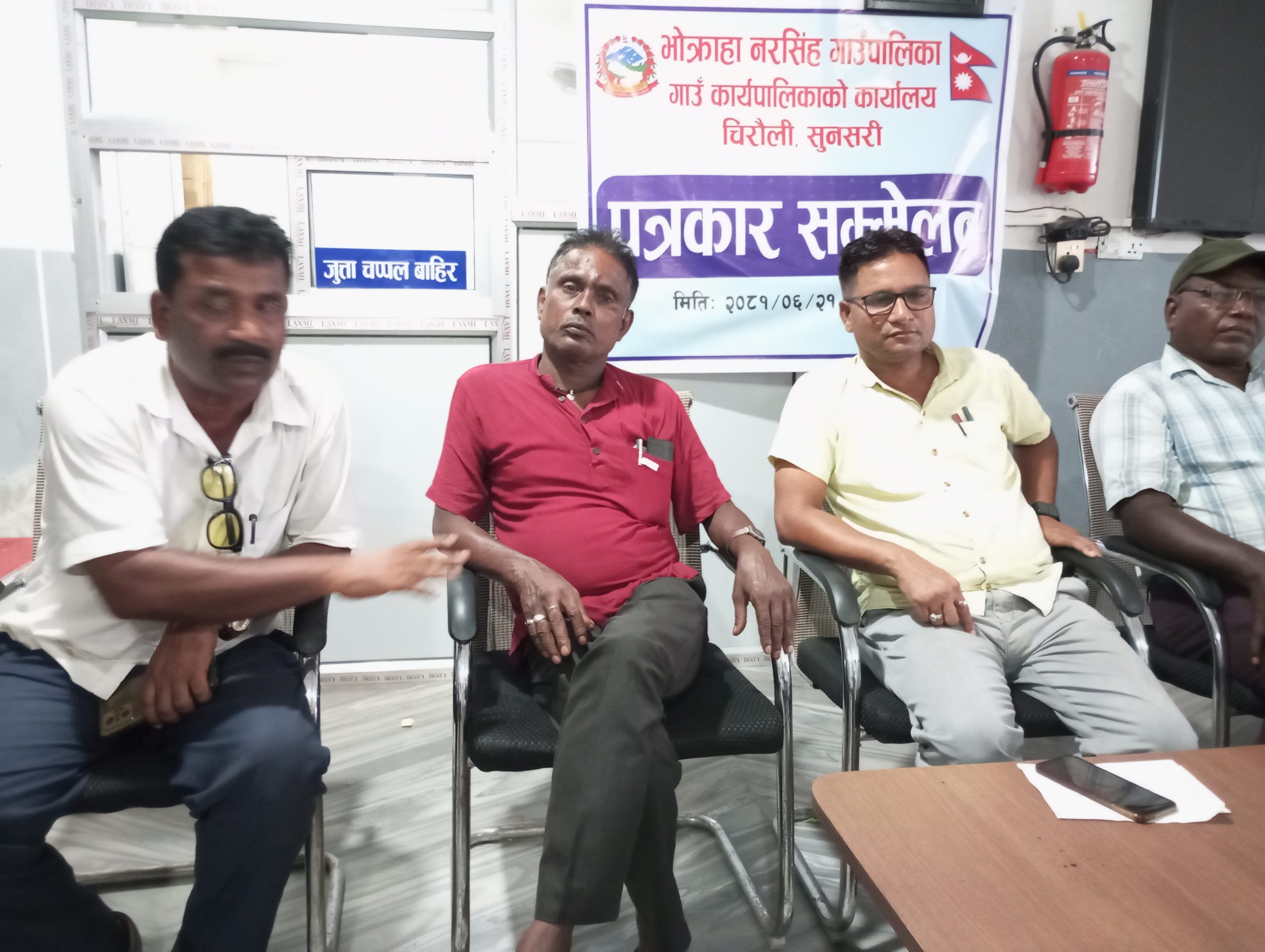 भोक्राहा नरसिंहमा बाढी पीडितको प्रदर्शन, झडपमा चार घाईते