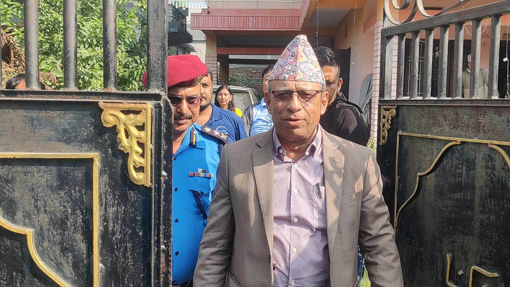 काेशीका आन्तरिक मामिला तथा कानुनमन्त्री लीलाबल्लभ अधिकारी पक्राउ