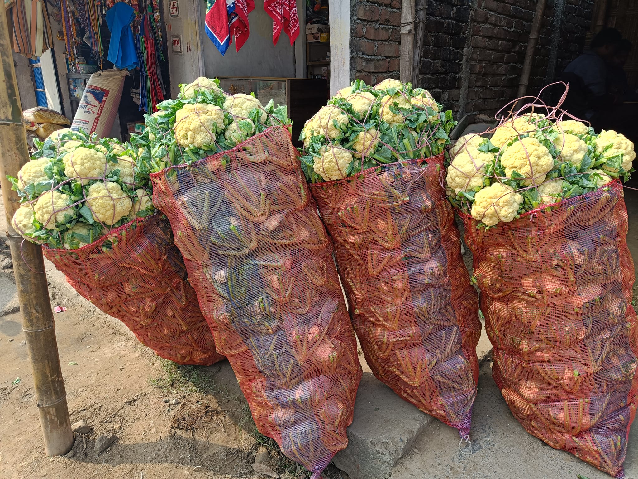 सीमा बजारमा भारतीय तरकारीले स्थानीय किसान मारमा