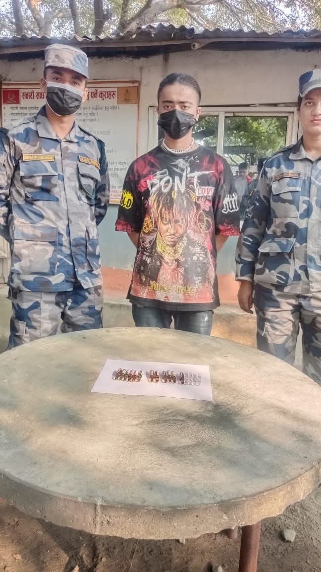 लागुओैधष सहित एकजना पक्राउ