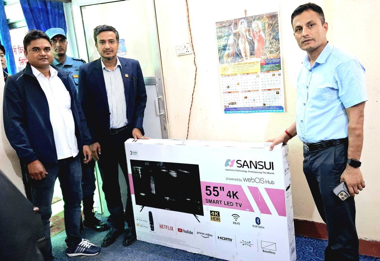 जिल्ला प्रसासन कार्यलय सुनसरीलाई एक थान स्मार्ट टेलिभिजन  हस्तान्तरण