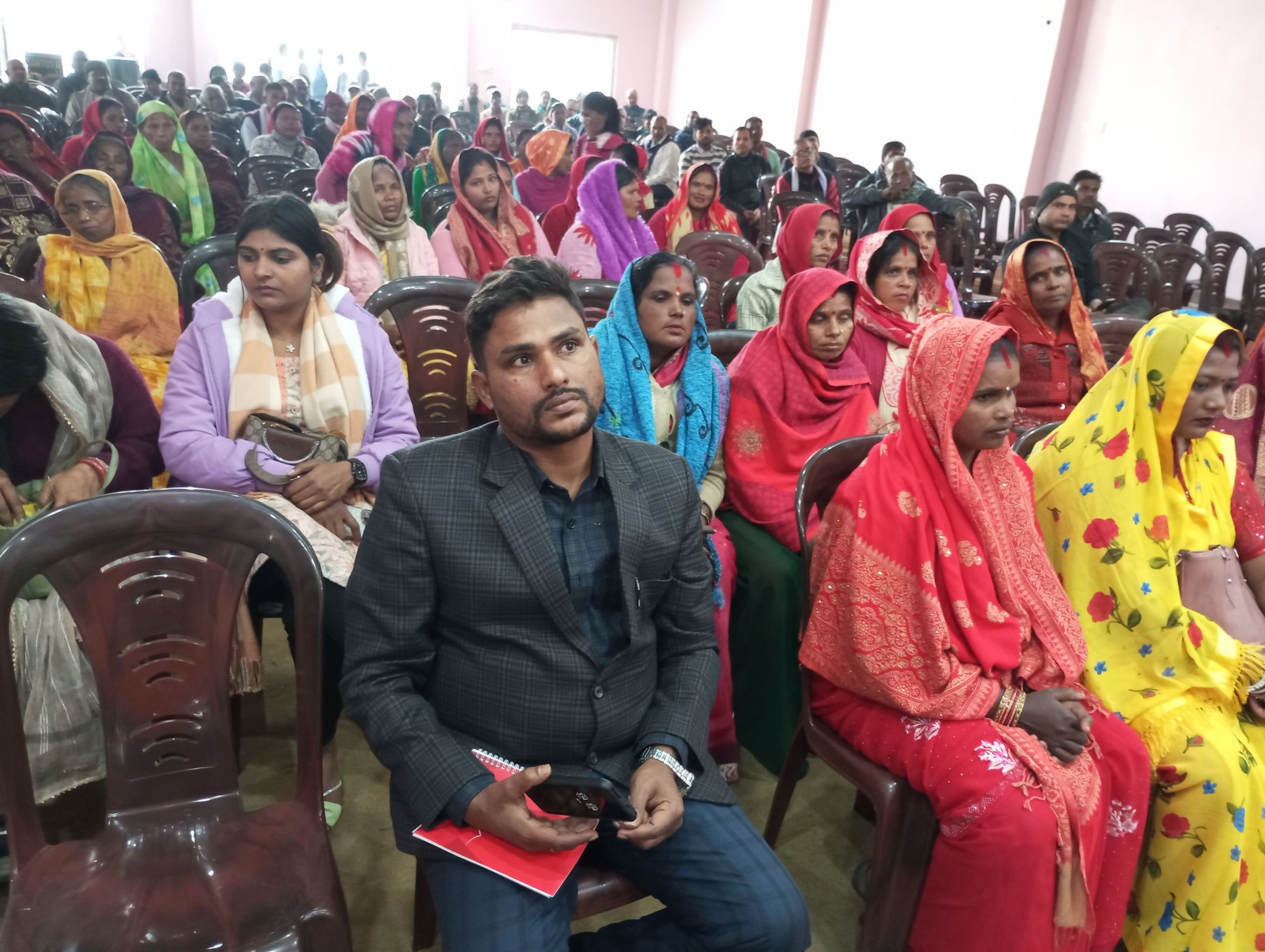 सुनसरी जिल्ला  अस्पतालमा बढेको ढिलासुस्ती र सेवा प्रवाहमा अनियमितता विरूद्धमा स्थानिय आन्दोलनमा