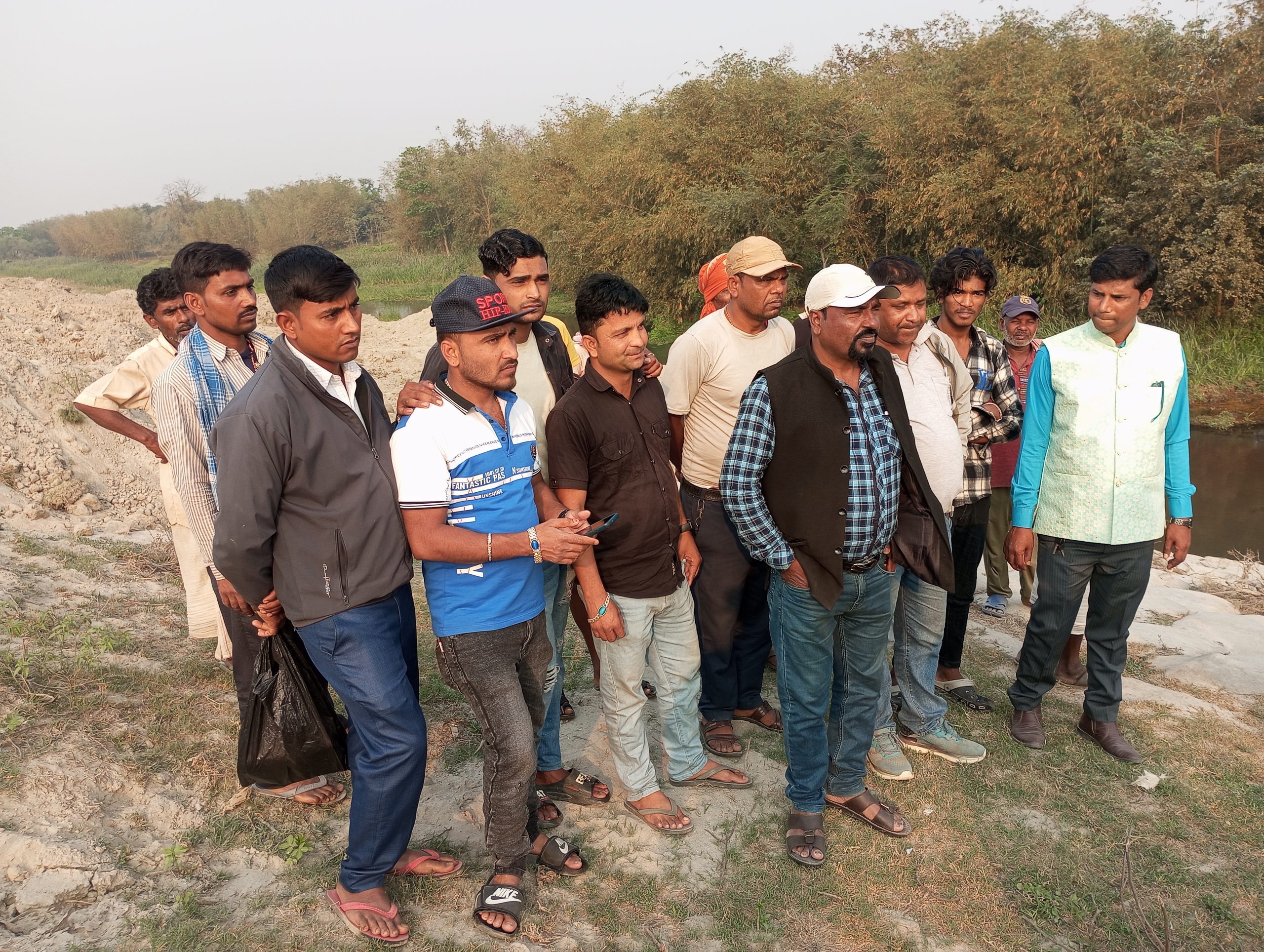 तटबन्धको मर्मतको काममा अवरोध गरेको गुनासो गर्दै ठेकेदार कम्पनी र भारतीय जलसंसाधन विभागले गरे पत्रकार सम्मेलन