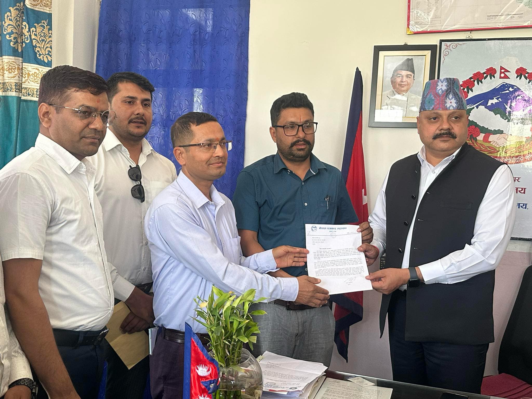 नेपाल पत्रकार महासंघले बुझायो ज्ञापनपत्र