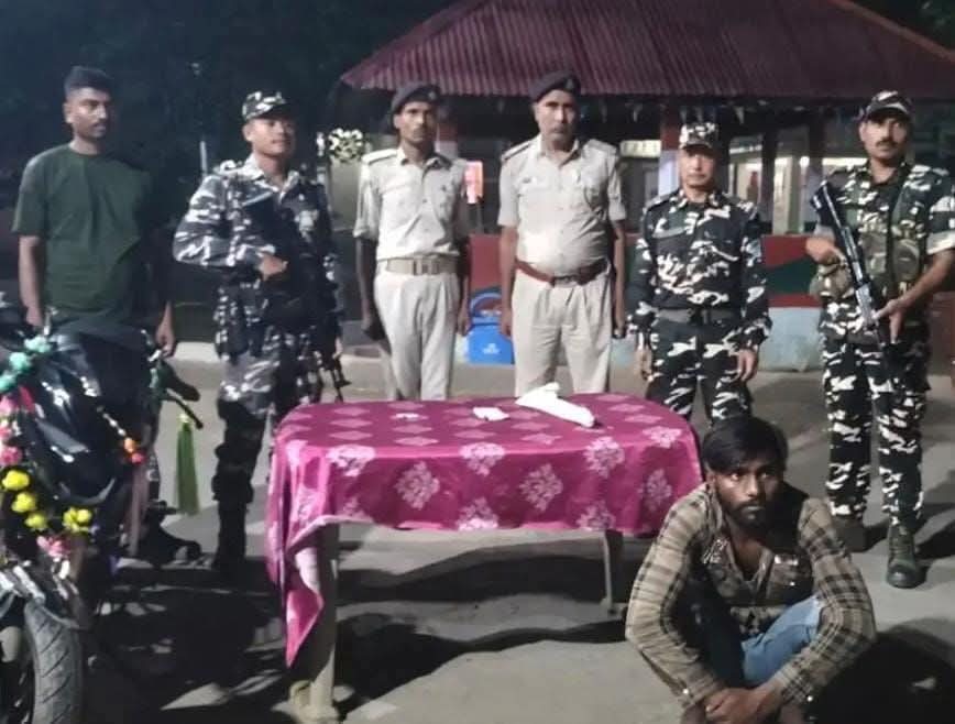 एक युवा हतियारसहित भारतमा पक्राउ