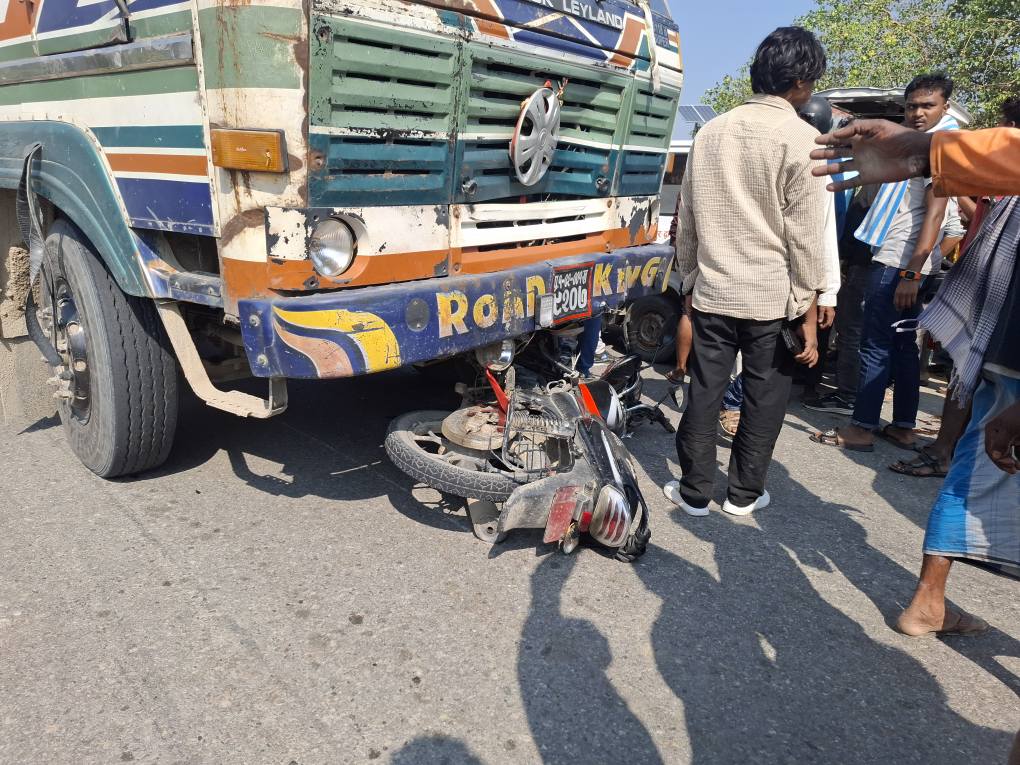 ट्रक र मोटरसाइकल एकआपसमा ठोकिएर दुर्घटना, एकको मृत्यु
