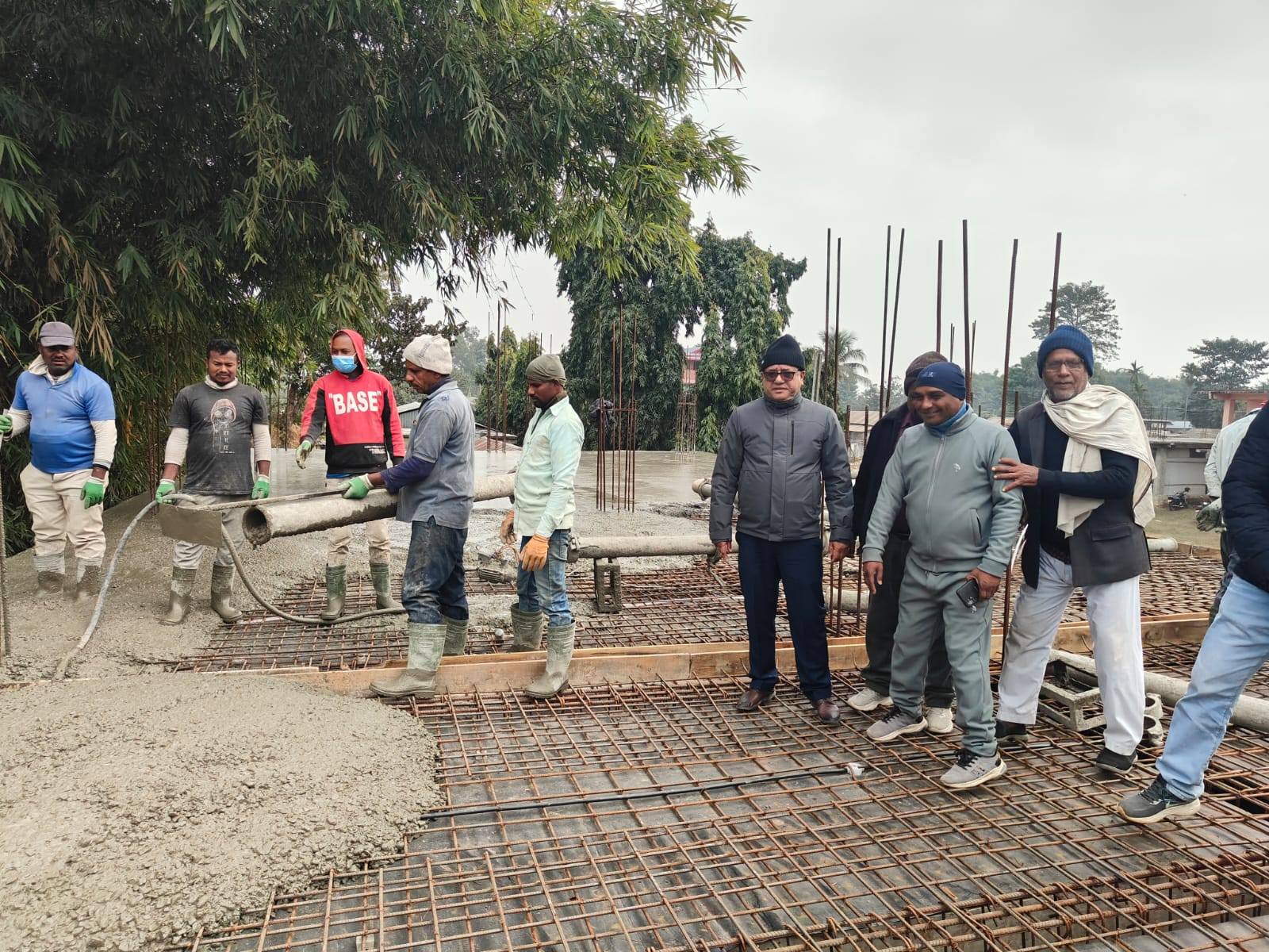 त्रिभुवन माविको नयाँ विद्यालय भवनको छत ढालान