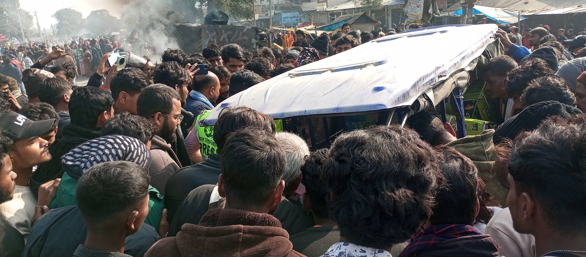 लौकहीमा सशस्त्रको गोलीले एकको मृत्यु, घटनाको विषयमा छानविन गर्न सहायक प्रमुख जिल्ला अधिकारीको संयोजकत्वमा समिति गठन, दिनभर लौकहीमा तनाव