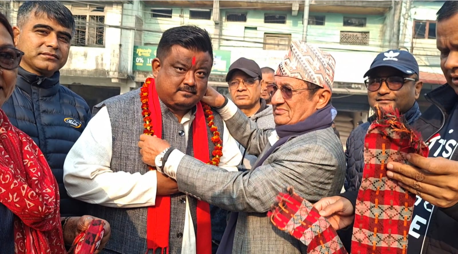 एमाले सुनसरी निर्वाचन क्षेत्र नम्बर २ का उमेदवार सुजन लामाको घरदैलो