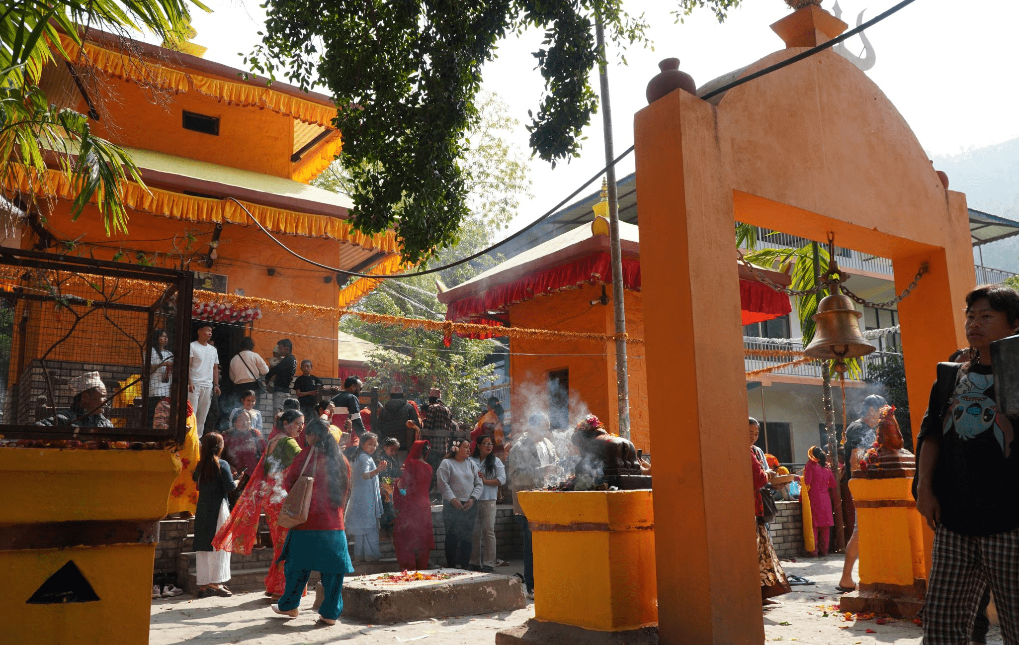 महाशिवरात्रीमा भक्तजनको मन्दिरमा भिड