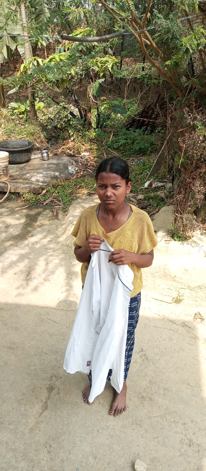 विधार्थीमाथि यातना, लगाएको लुगा च्यातेर शिक्षकले नै लुकाए, पीडीत बालिका त्रसित(पीडित बालिका, अभिभावक र प्रअको प्रतिकृया भिडियो सहित )