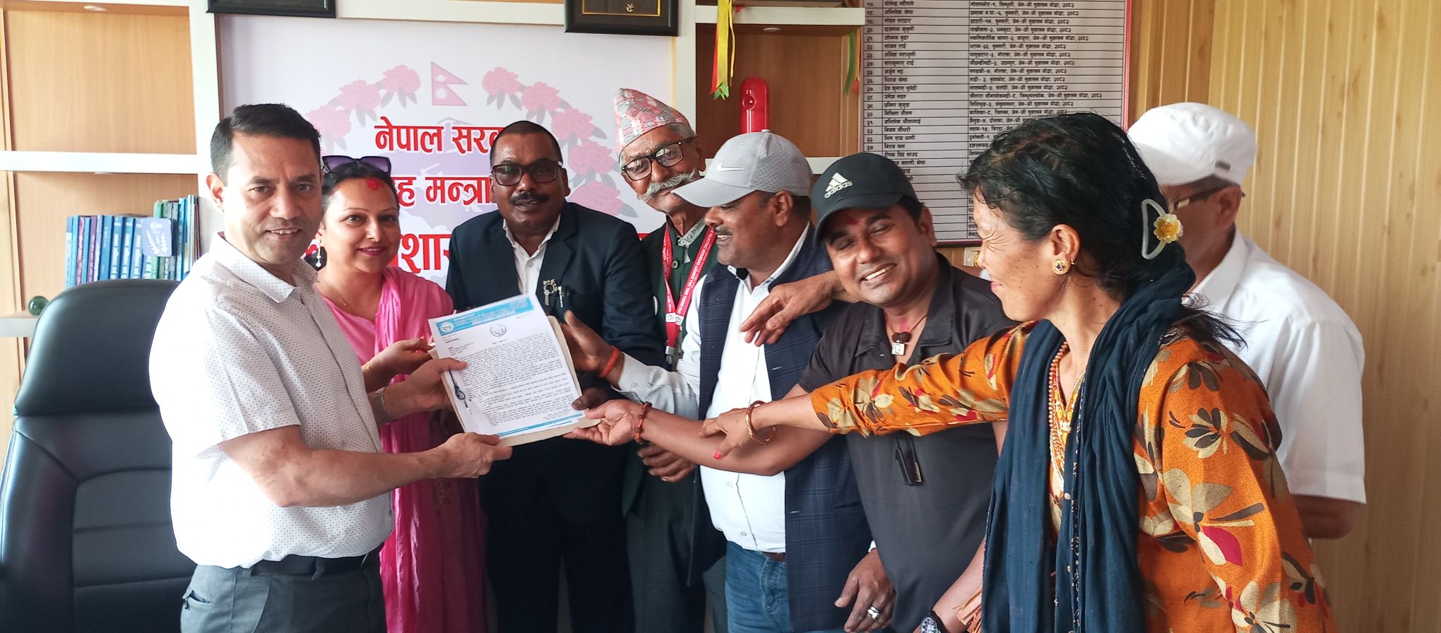 कला, साहित्य र संस्कृति संरक्षणका लागि प्रधानमन्त्रीलाई ज्ञापन पत्र