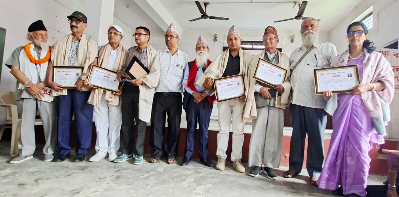 गोरखापत्रकर्मी यादव सहित सात जना साहित्यकार सम्मानित