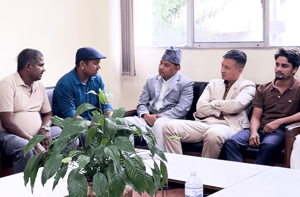 गृहमन्त्री गुरुङ र मृतक मेहताका परिवारबिच शिक्षण अस्पतालमा वार्ता