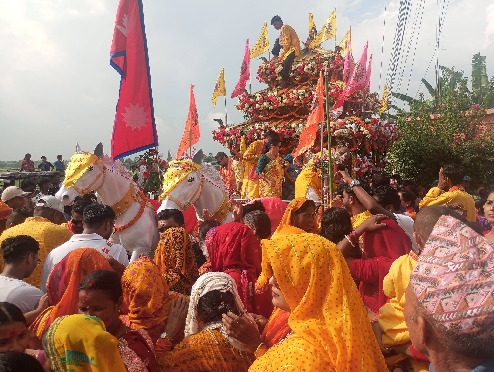 श्रीकृष्ण जन्माष्टमीको अवसरमा इनरुवामा भव्य रथयात्रा