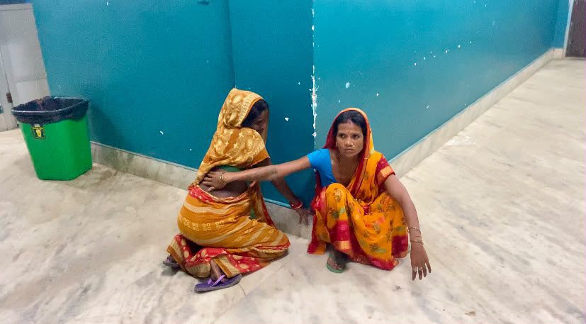 सुत्केरी व्यथाले च्यापेकी महिला तीन घण्टा इनरुवा अस्पतालको सिँढी र प्यासेजमै, अन्यत्र पठाउँदा ऐम्बुलेन्समै शिशुको जन्म
