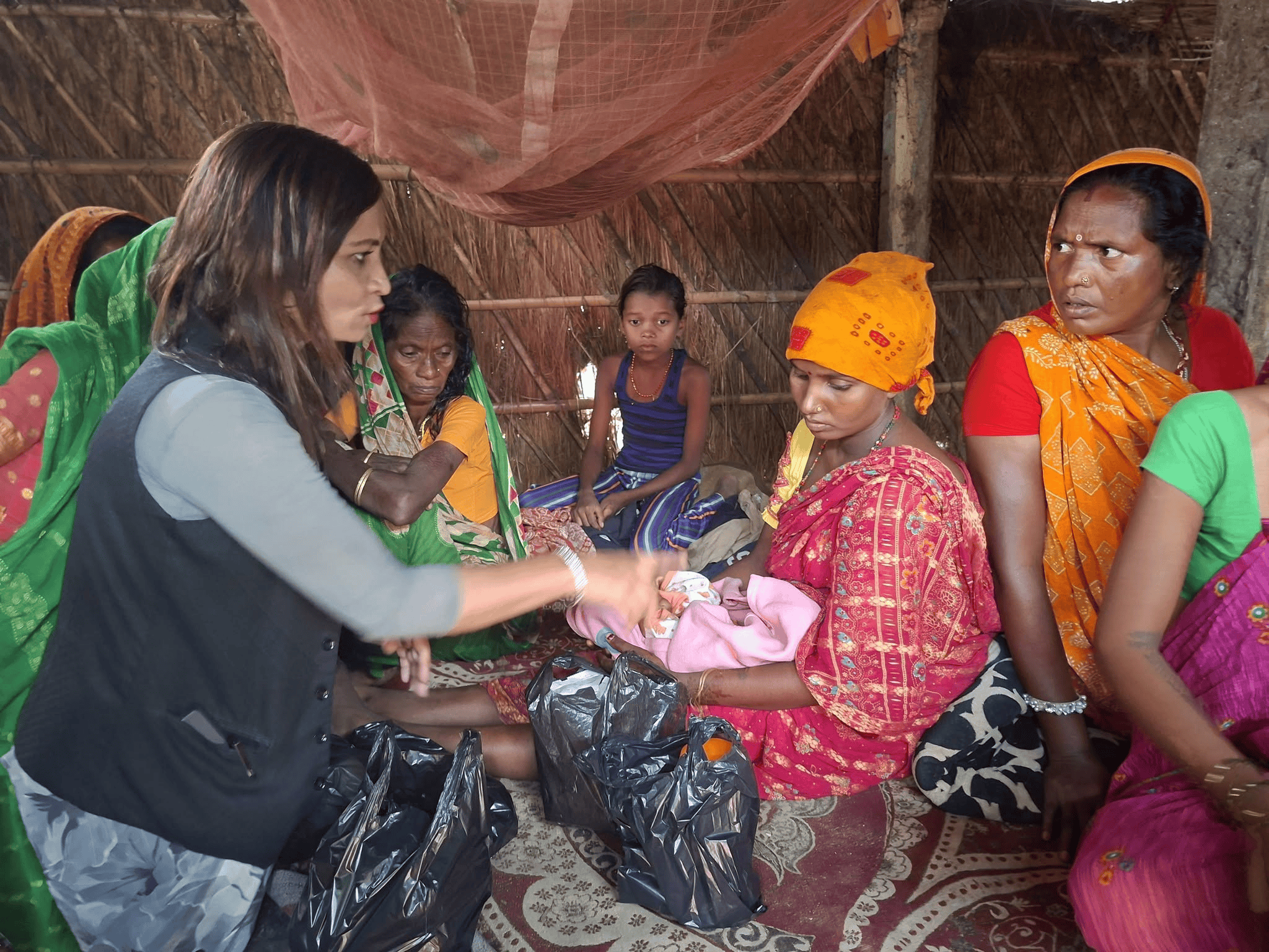 गेटमै शिशु जन्माउन बाध्य सर्मिलालाई राज्यमन्त्रीको सहयोग ः पीडित भन्छन्“हामीलाई न्याय र निःशुल्क उपचार चाहियो”